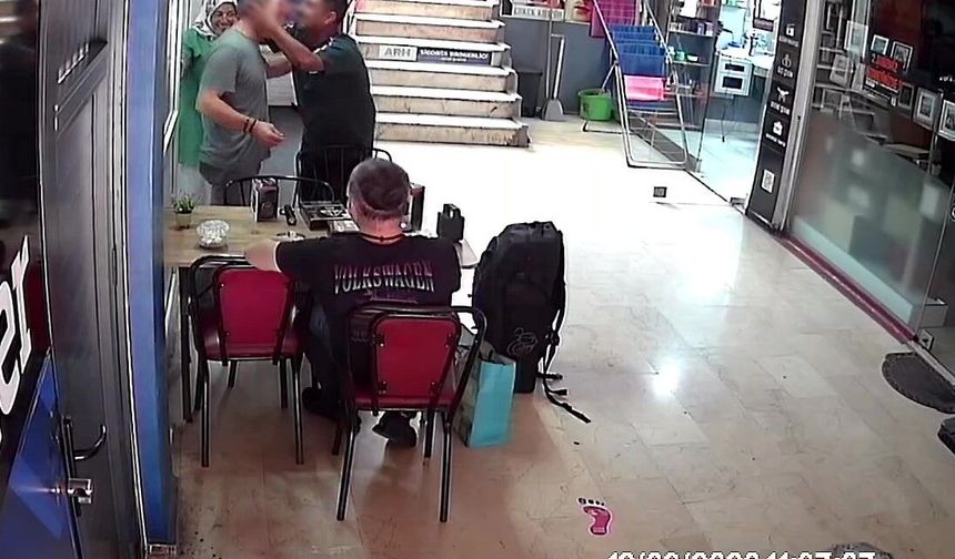 Seyyar satıcının uygulamalı elektroşok tanıtımı esnafı şoke etti