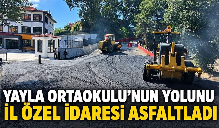 Yayla Ortaokulu'nun yolunu İl Özel İdaresi asfaltladı
