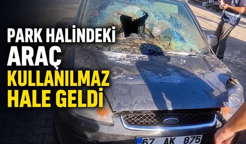 Park halindeki araç kullanılmaz hale geldi