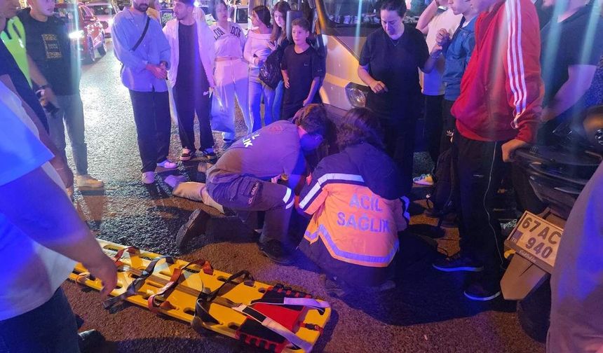 Yolun karşısına geçmeye çalışan anne ve çocuğuna motosiklet çarptı