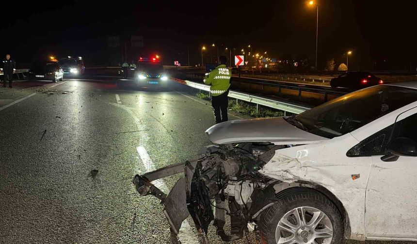 Otomobil bariyerlere çarparak savruldu: 1 yaralı