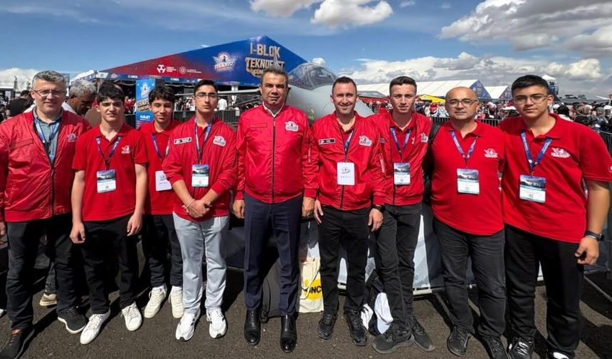 TEKNOFEST'te öğrenciler ve öğretmenler 5 ödülle döndü
