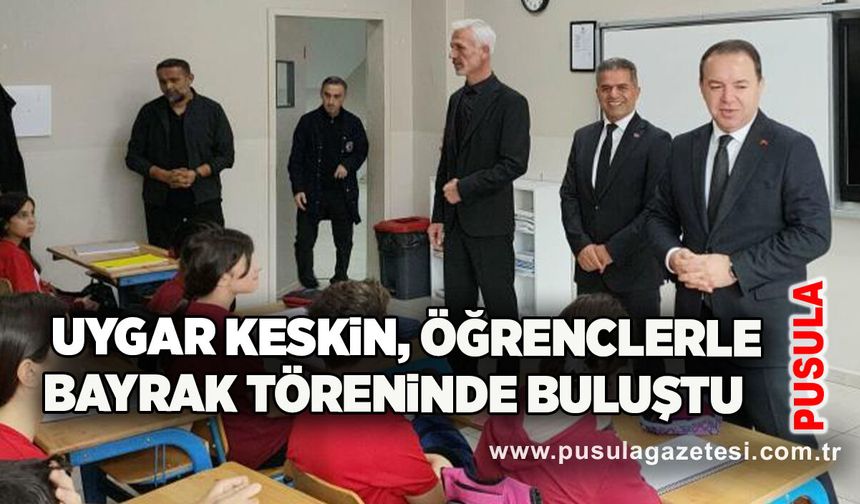 Uygar Keskin, öğrencilerle bayrak töreninde buluştu