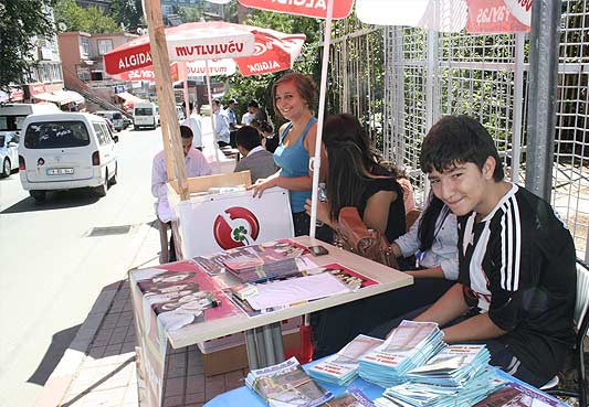 BEÜ önünde Yurtlar Ve Apartlar Stant Açtı - Zonguldak Pusula Son Dakika ...