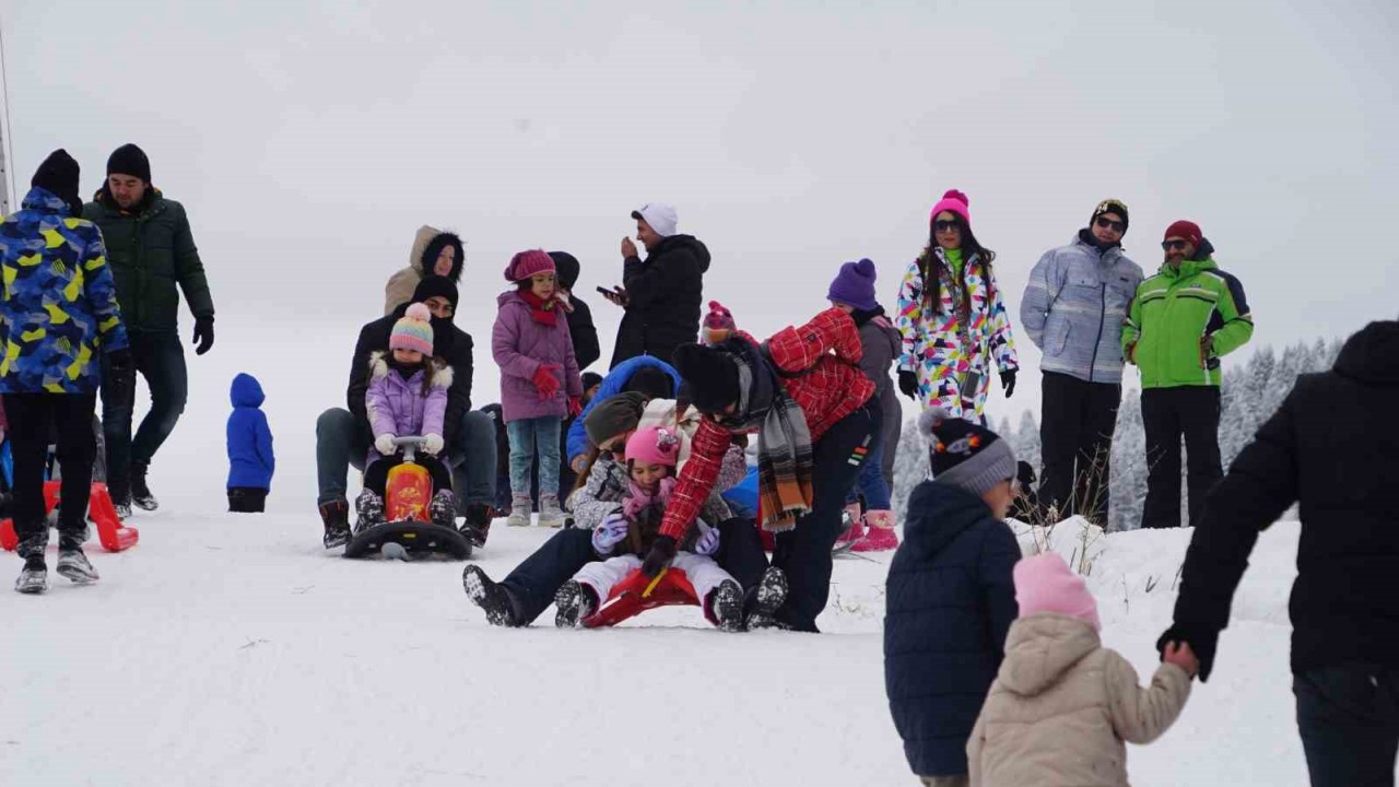 Kar Ya D Ocuklar Yar Y L N Son G N Nde Kayak Pistlerini Doldurdu Zonguldak Pusula Son