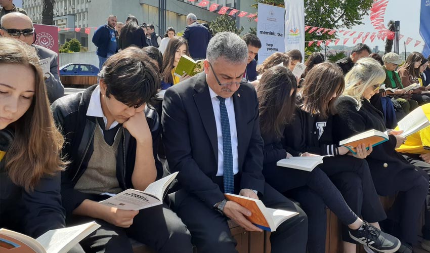 kitap-okuma-etkinliği.-fahri-aktaş