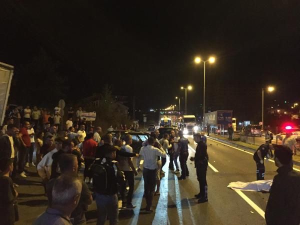 Dehşet anları kamerada: Önce motosikletin ardından otomobilin altında kaldı