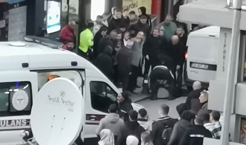 Otomobil Yayaya Çarptı