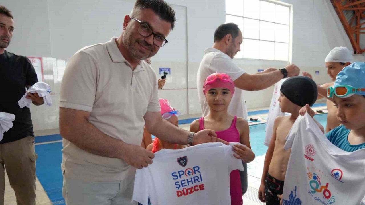 Yaz Spor Okulları sporcularına hediye