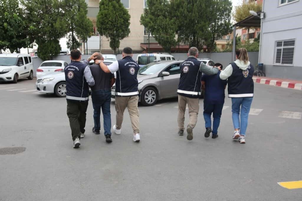 Firari hükümlü ve 2 göçmen kaçakçısı tutuklandı