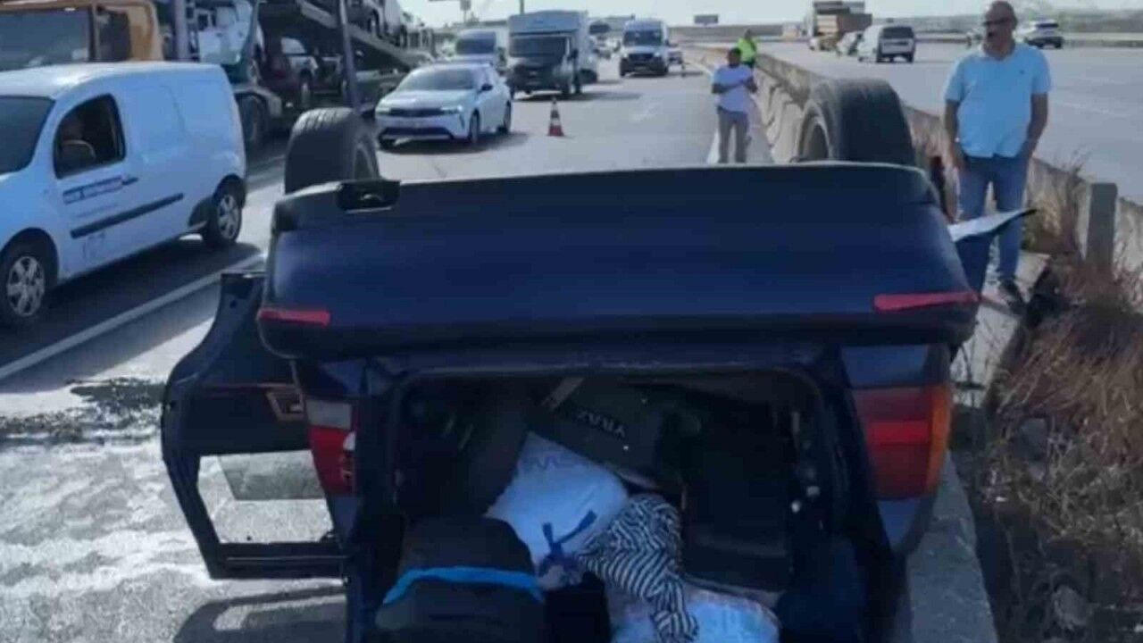 Oto çekiciyle çarpışan otomobil devrildi: 3 yaralı