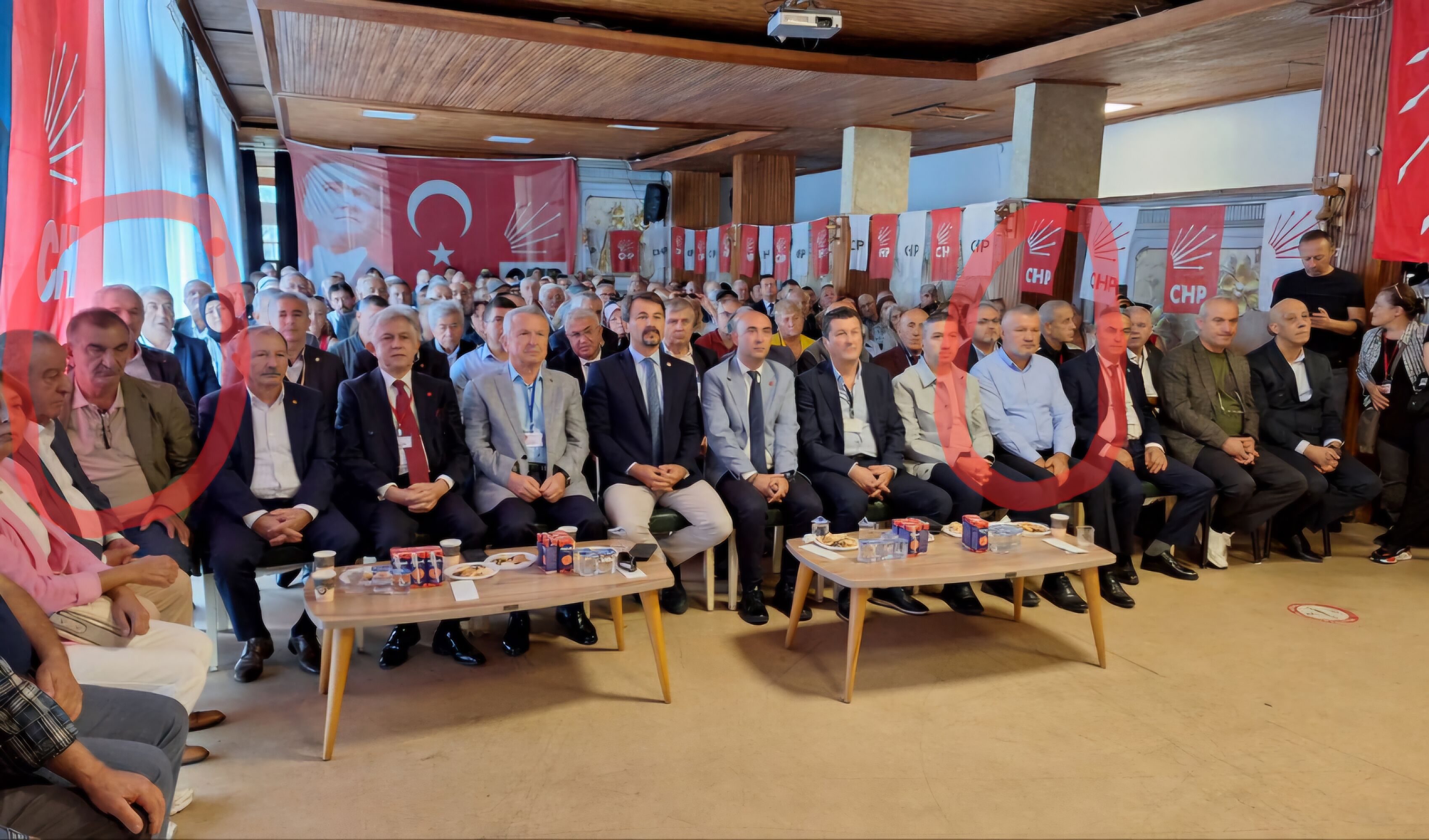 Gerine gerine protokolde oturdu: Başkan kim?