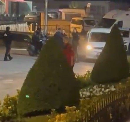 Belediye önünde işten çıkartılan şahıs eylem yapıp kendine zarar verdi