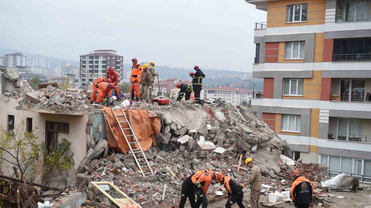 Bölgesel deprem tatbikatı: Yüzlerce personel seferber oldu