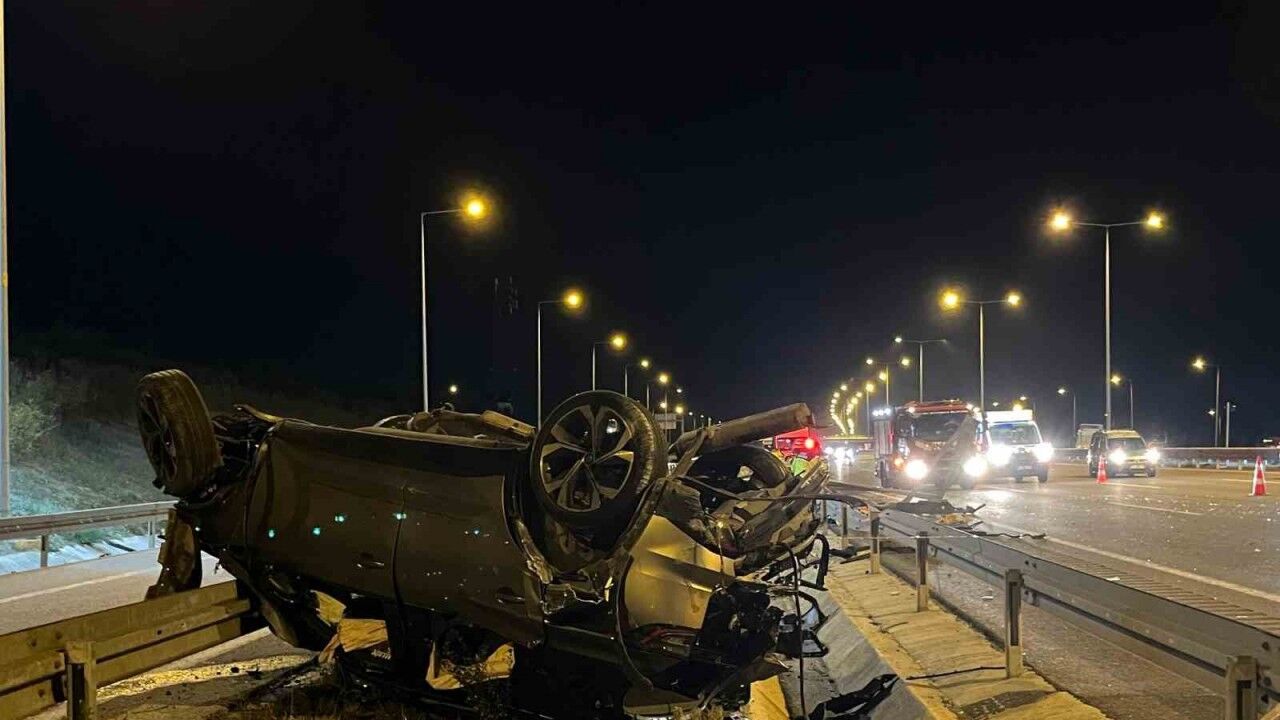 Otoyolda feci kaza : 2 ölü, 5 yaralı