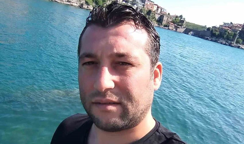 Yaşar Caner, patlamanın şiddetiyle 5 metre havaya fırlayarak zemine düştü