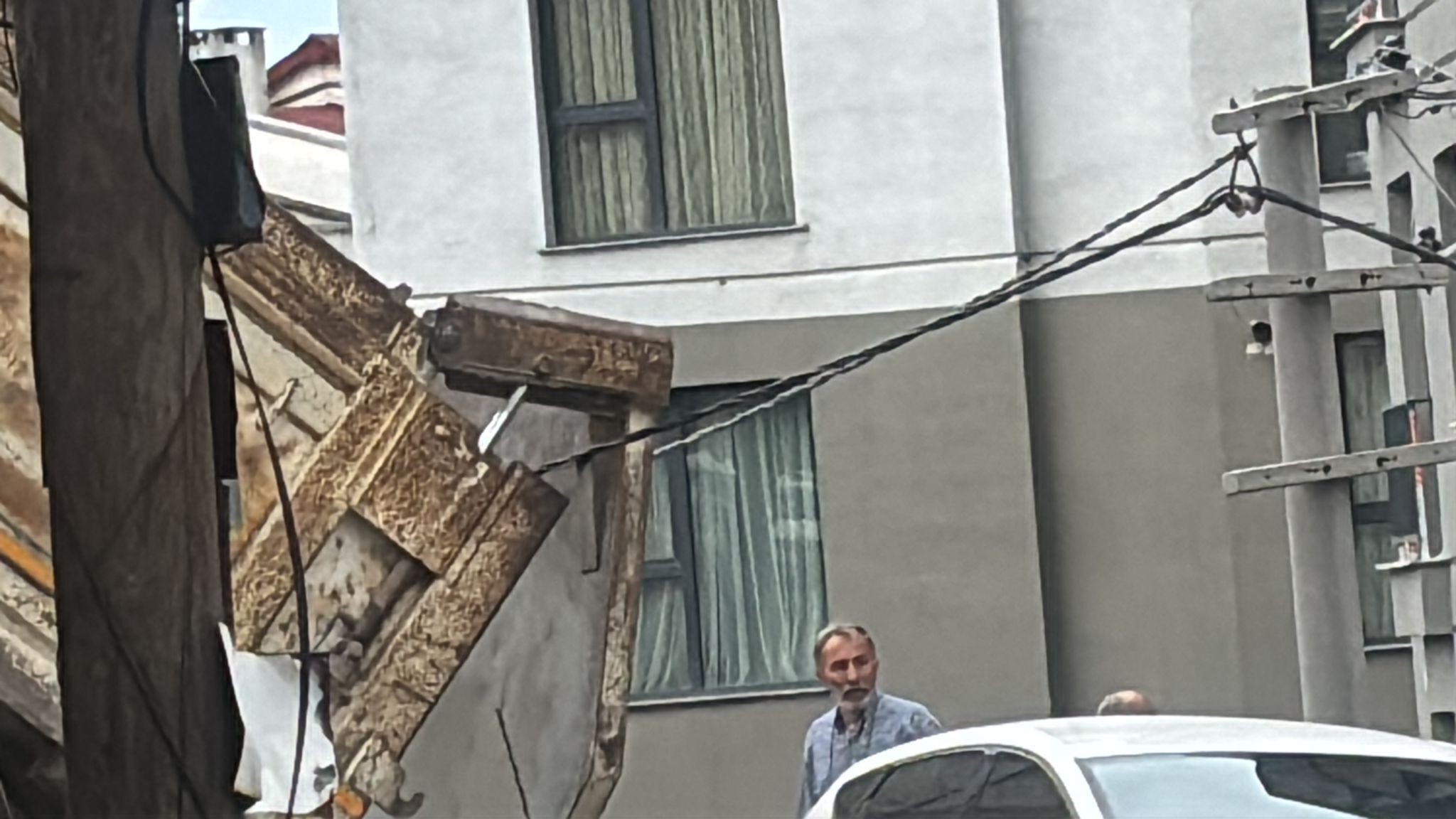 Elktrik Kablosuna Takıldı 2