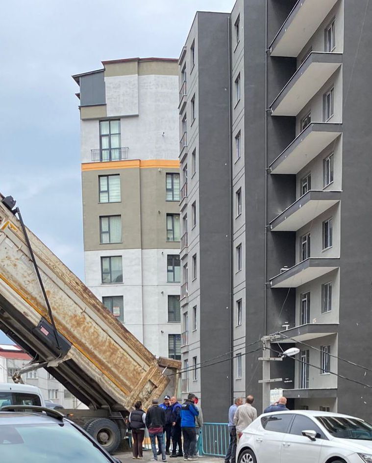 Elktrik Kablosuna Takıldı