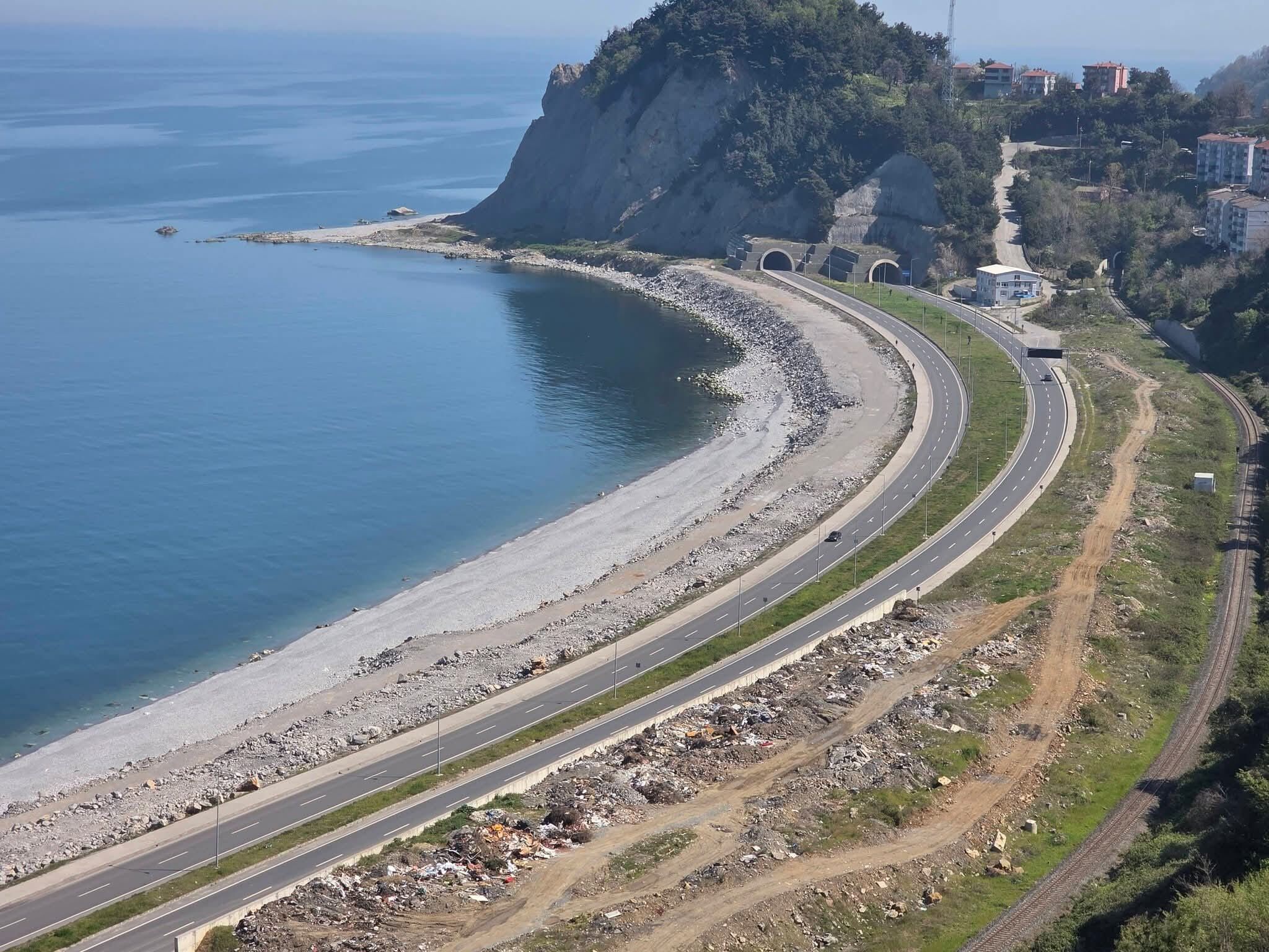 Sahil Yolu Çöp
