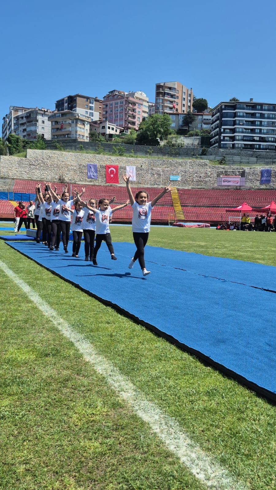 Kemal Köksal Stadyumu’nda Tribünler Boştu, Etkinlikler Muhteşemdi 1