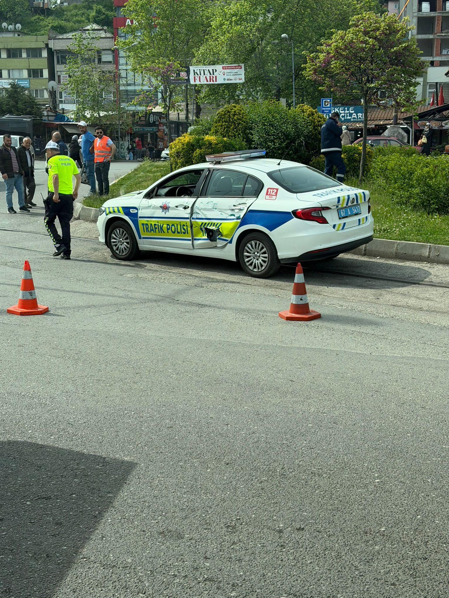 Polis Aracına Çarptı-1