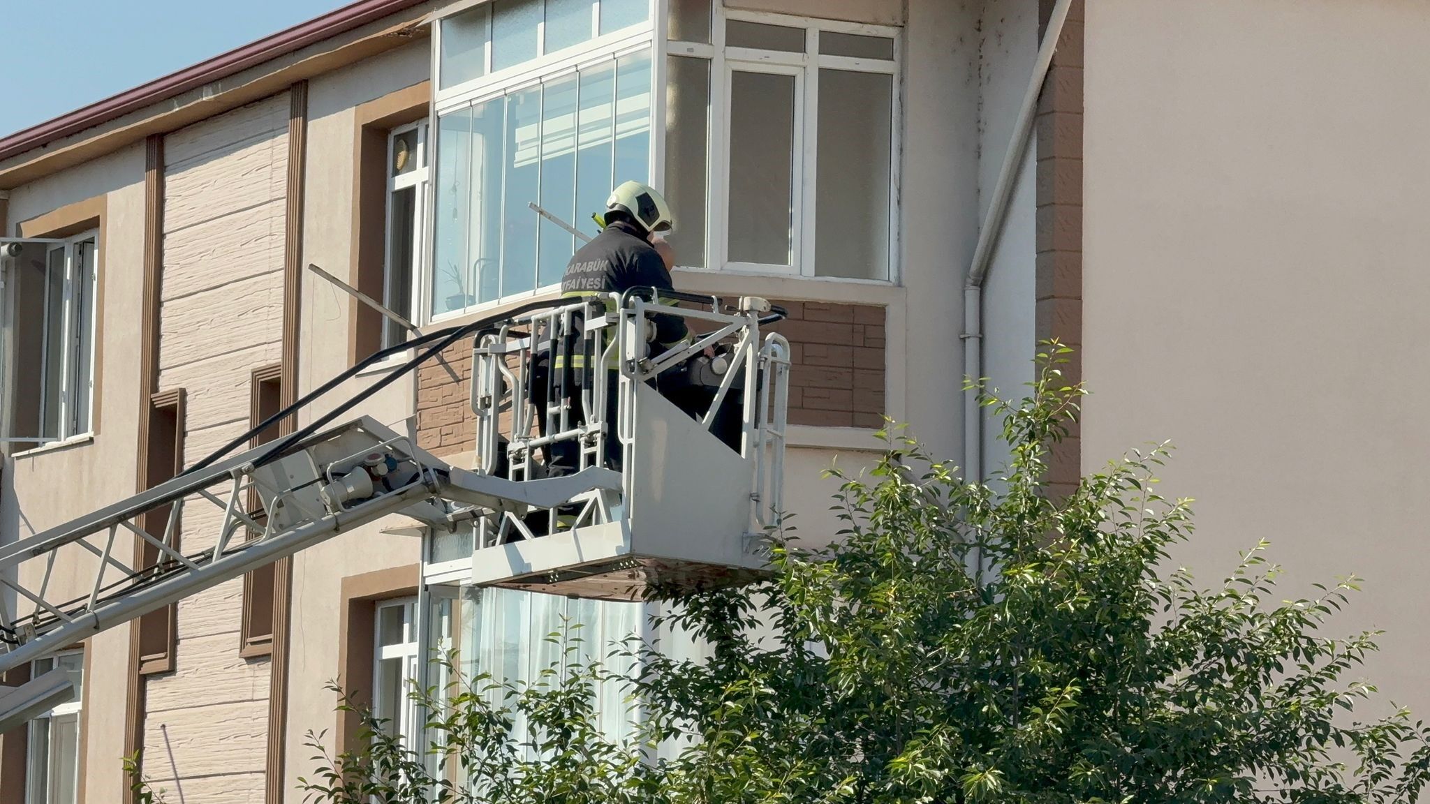 25 yaşındaki genç evinin balkonunda asılı halde bulundu