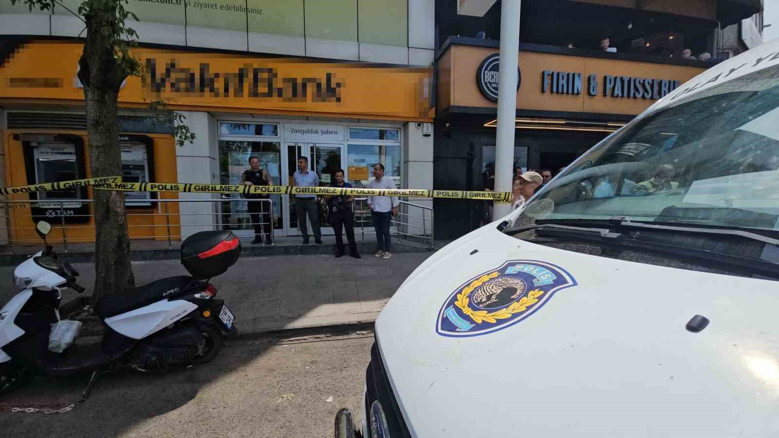 Bankada icra öfkesi: Silahla ateş açtı