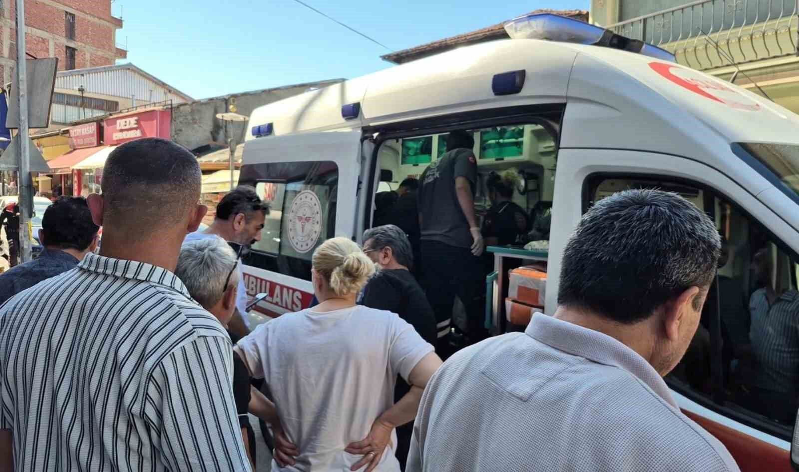 Bir kişi cadde ortasında yaralı halde bulundu