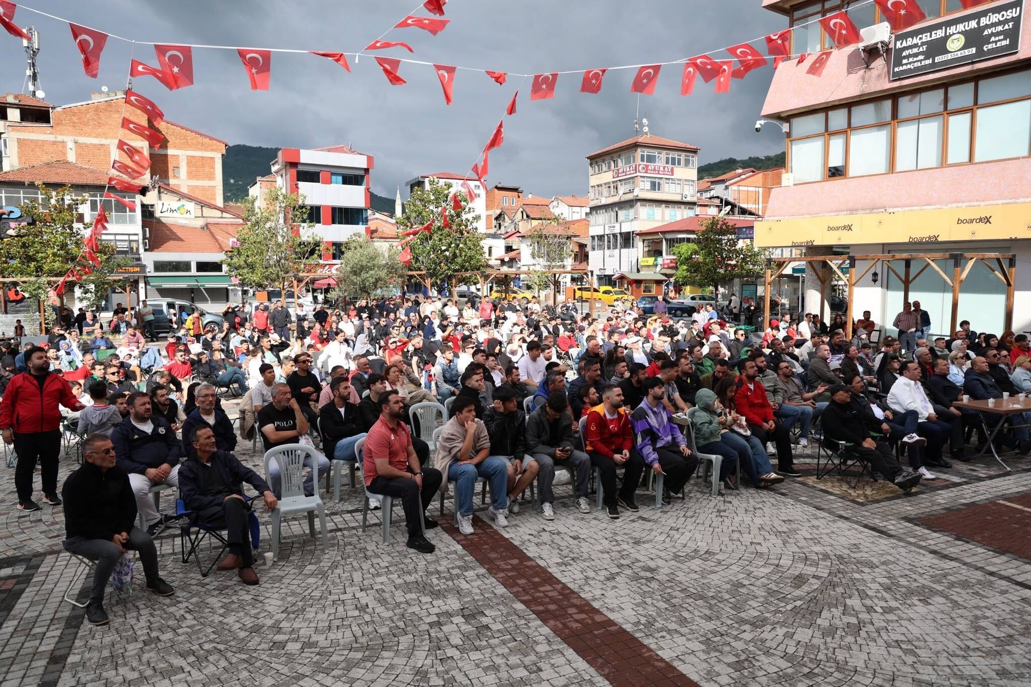 Cumhuriyet Meydanı'nda Milli Heyecan Ana