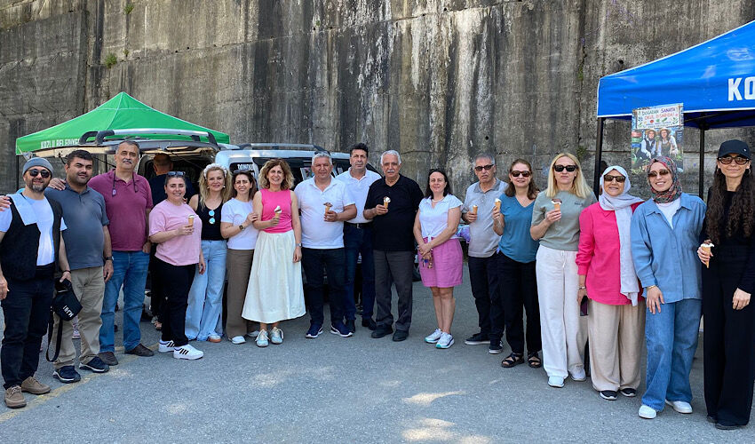 Kocatepe İlkokulu’nda öğrencilere dondurma sürprizi
