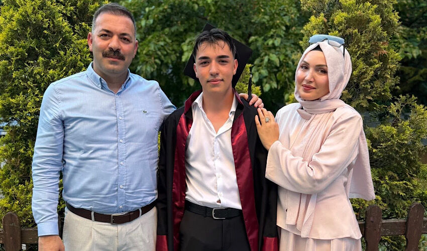 Mustafa Çağlayan, oğlu Arda Çağlayan’ın mezuniyet sevincini yaşadı
