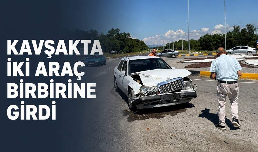 Kavşakta iki araç birbirine girdi