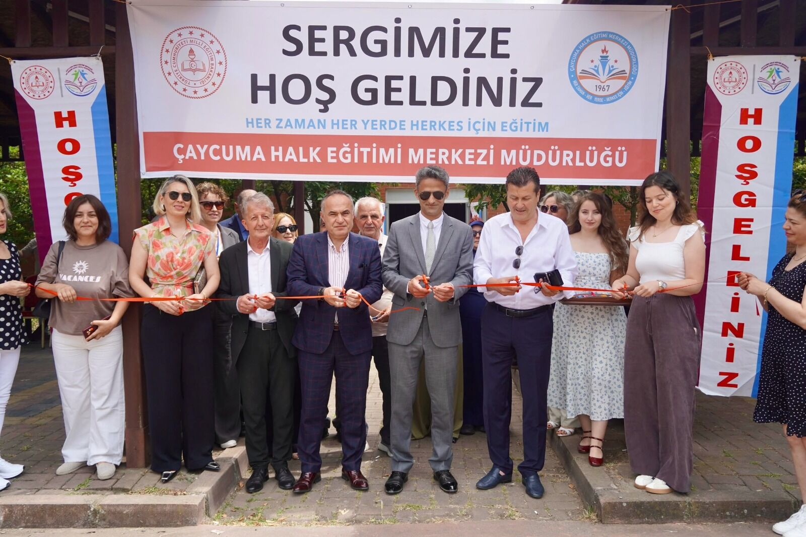 Kıyafeti Ve Tavırları Tartışma Yarattı 2