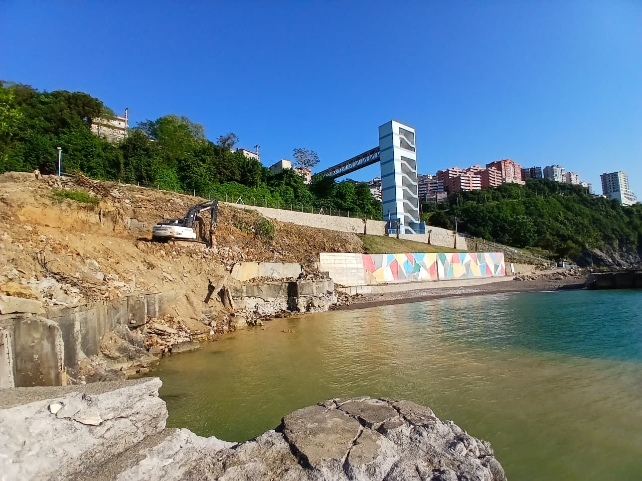 Mavi̇ Deni̇z Çamura Döndü