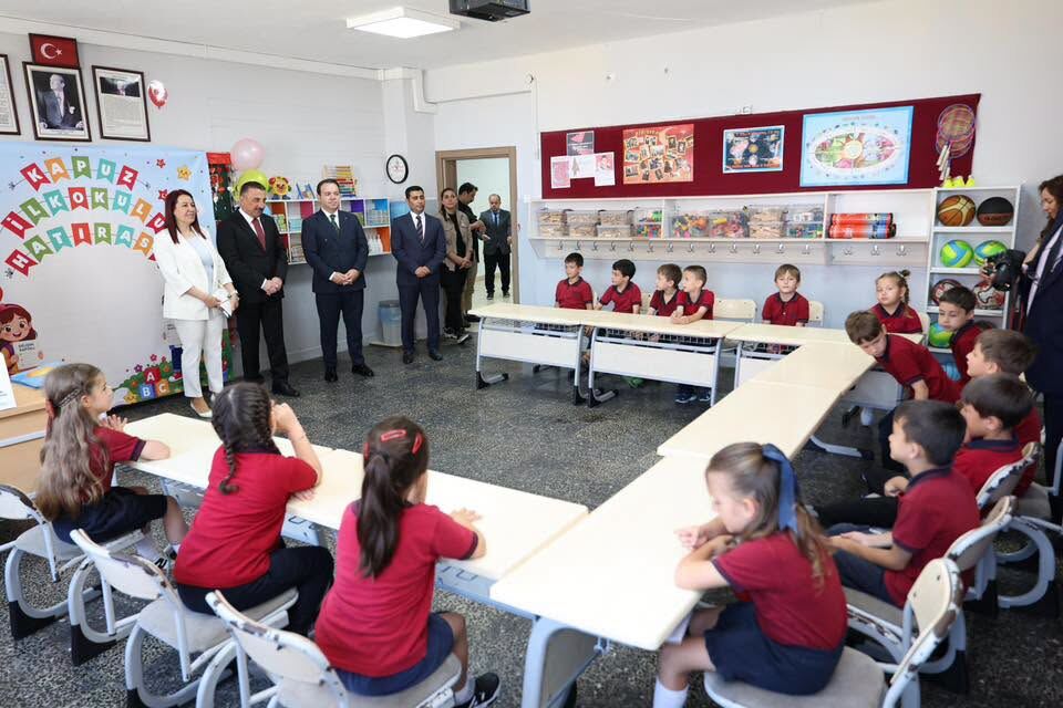 Vali̇ Osman Hacibektaşoğlu, Öğrenci̇leri̇n Karne Heyecanina Ortak Oldu 2