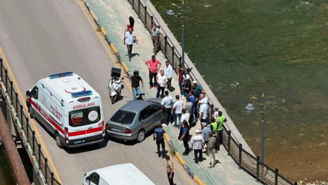 Yayaya çarpan sürücü otomobilini bırakıp kaçtı