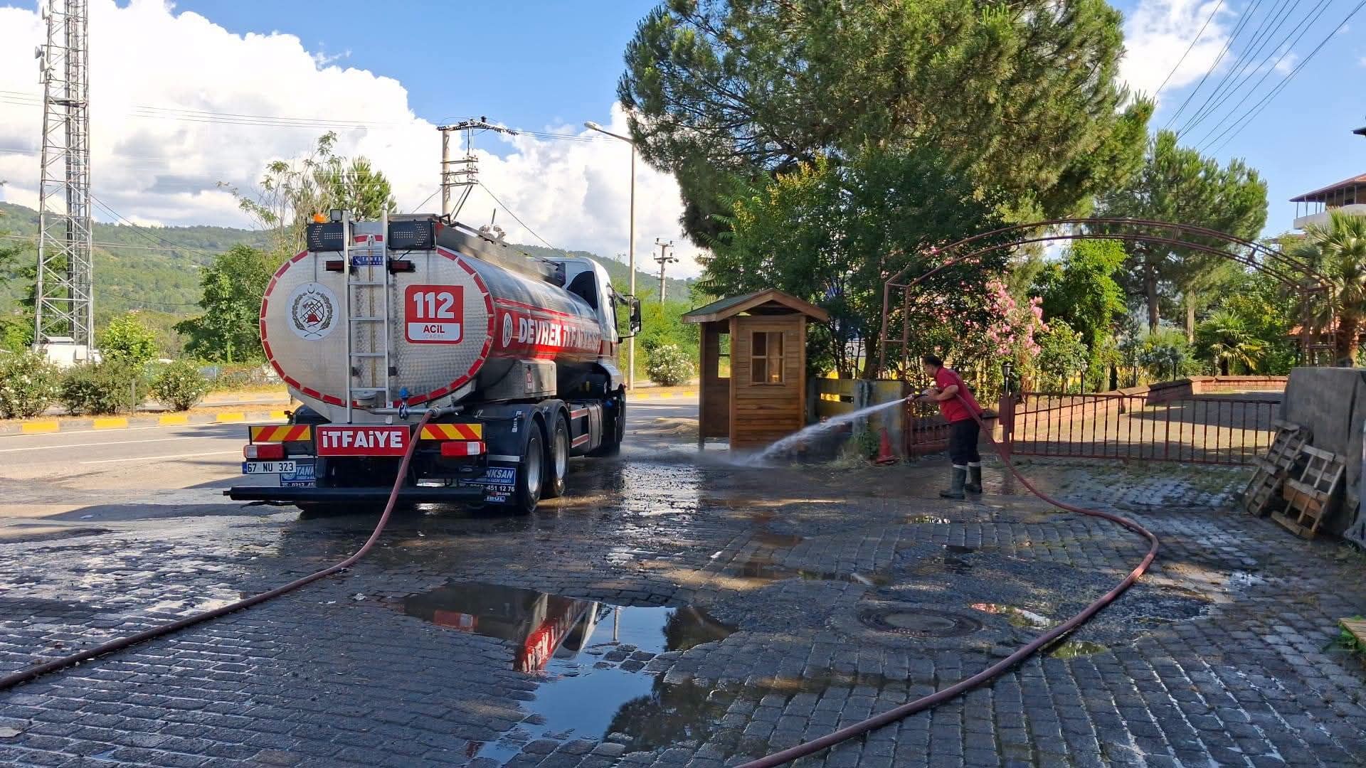 Devrek Sanayi̇ Bölgesi̇'nde Yikama Çalişmalari Sürüyor 1