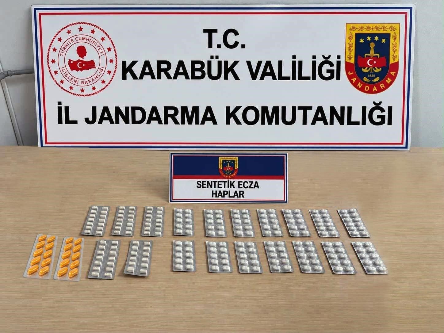 230 sentetik ecza hapı ele geçirildi