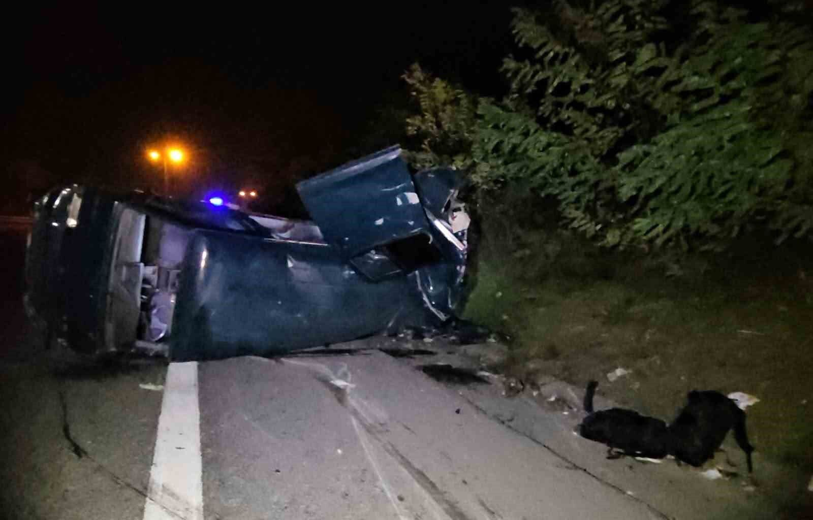 Aracıyla takla atıp sağ çıktı, hasara bakmak isterken canından oldu