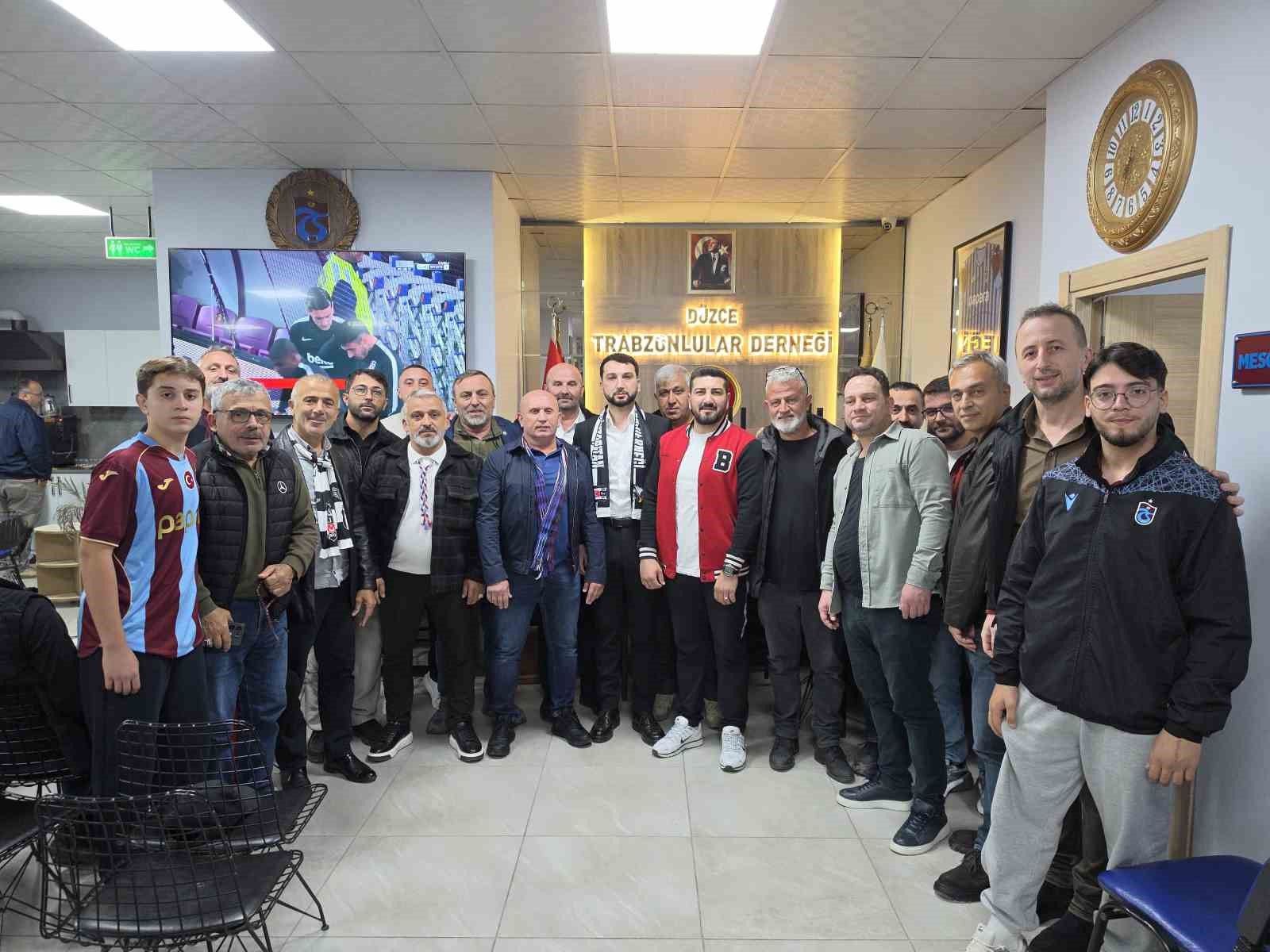 Beşiktaşlılar ve Trabzonsporlular, maçı birlikte izledi