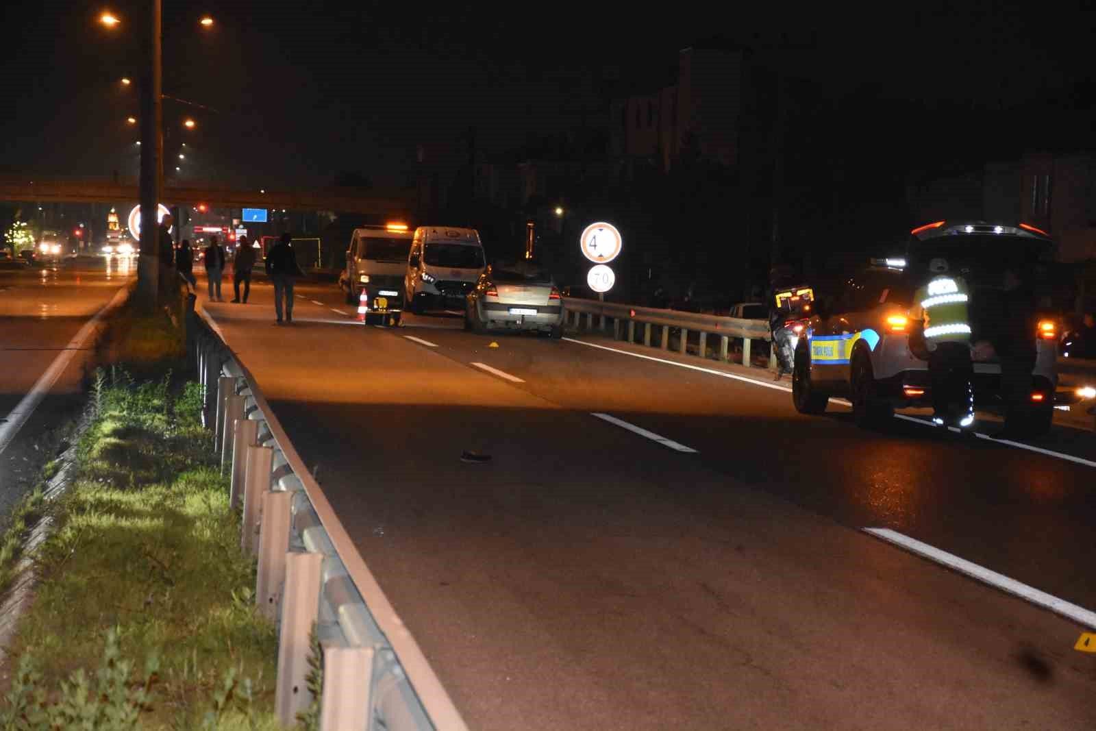Yolun karşısına geçerken otomobilin çarptığı yaşlı kadın hayatını kaybetti